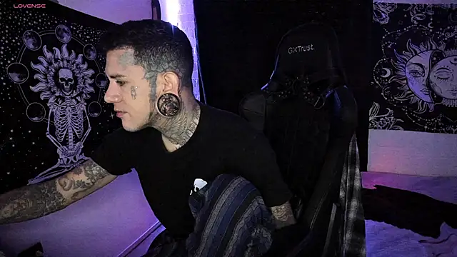 Snapshot of josh__ackerman chatting on 03/21/25, 08:29 josh ackerman online show from 03/21/25, 08:29