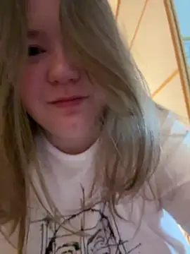 Snapshot of remirann_ chatting on 12/25/24, 09:45 remirann online show from 12/25/24, 09:45