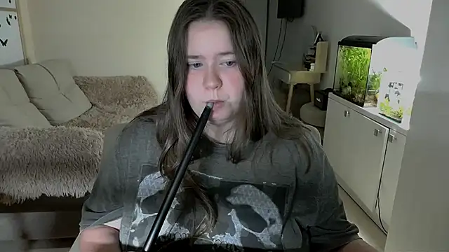 Snapshot of remirann_ chatting on 03/03/25, 06:33 remirann online show from 03/03/25, 06:33