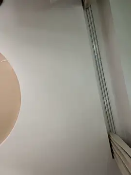 Snapshot of remirann_ chatting on 09/25/25, 06:33 remirann online show from 09/25/25, 06:33