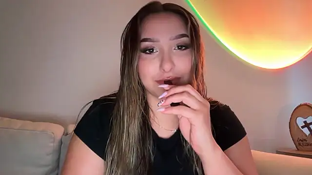 Snapshot of lustfulsmiles chatting on 02/27/26, 04:18 lustfulsmiles online show from 02/27/26, 04:18