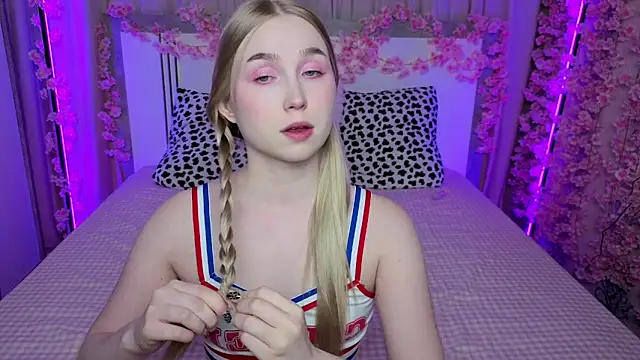 LilyStarlight online show from 05/17/26, 03:37