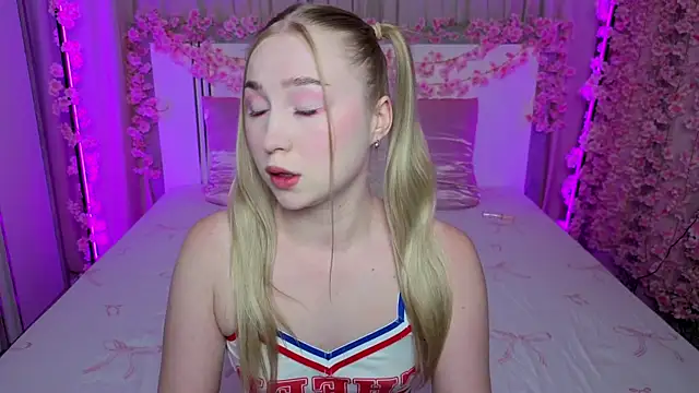 Snapshot of LilyStarlight chatting on 06/26/26, 03:44 LilyStarlight online show from 06/26/26, 03:44