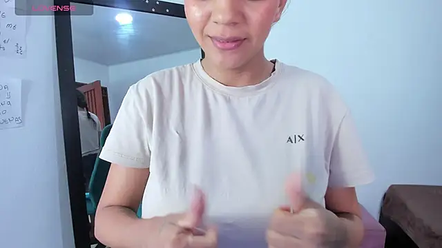 Snapshot of MaiaPetitte_ chatting on 03/20/25, 08:51 MaiaPetitte online show from 03/20/25, 08:51