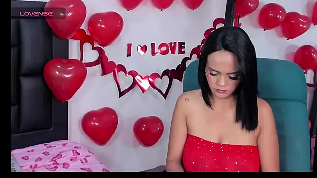 Snapshot of MaiaPetitte_ chatting on 02/15/26, 12:18 MaiaPetitte online show from 02/15/26, 12:18