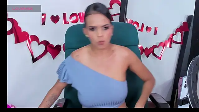 Snapshot of MaiaPetitte_ chatting on 02/16/26, 11:56 MaiaPetitte online show from 02/16/26, 11:56