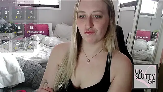 Snapshot of ursluttygf chatting on 12/08/24, 06:06 ursluttygf online show from 12/08/24, 06:06