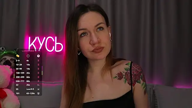 Snapshot of _LadyMargo_ chatting on 11/20/25, 11:26 LadyMargo online show from 11/20/25, 11:26