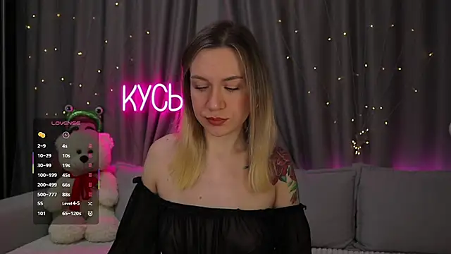 Snapshot of _LadyMargo_ chatting on 02/25/26, 10:41 LadyMargo online show from 02/25/26, 10:41