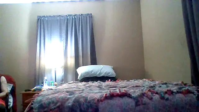 Snapshot of JoJoMonroe84 chatting on 02/19/26, 04:19 JoJoMonroe84 online show from 02/19/26, 04:19