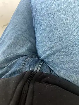 Snapshot of Cezar993 chatting on 12/26/24, 12:38 Cezar993 online show from 12/26/24, 12:38