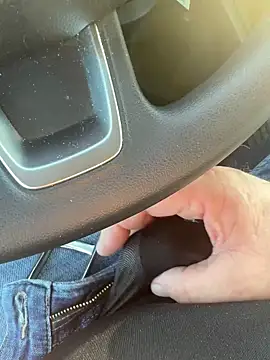 Snapshot of Cezar993 chatting on 12/27/24, 01:39 Cezar993 online show from 12/27/24, 01:39