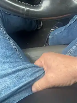 Snapshot of Cezar993 chatting on 01/01/25, 11:49 Cezar993 online show from 01/01/25, 11:49