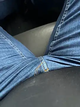 Snapshot of Cezar993 chatting on 01/05/25, 01:47 Cezar993 online show from 01/05/25, 01:47