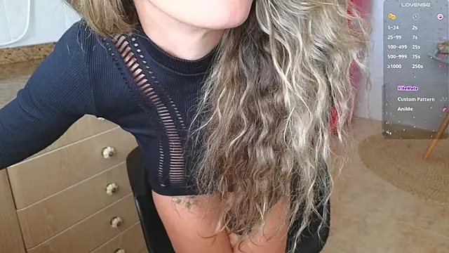 Snapshot of Lunamix chatting on 02/13/25, 11:50 Lunamix online show from 02/13/25, 11:50