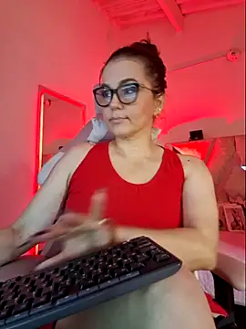 Snapshot of MariaPau_83 chatting on 04/14/26, 05:08 MariaPau 83 online show from 04/14/26, 05:08