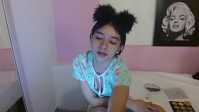 Snapshot of Sweetcristin chatting on 04/27/26, 12:30 Sweetcristin online show from 04/27/26, 12:30