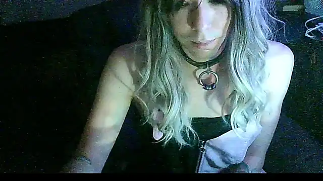 Snapshot of crystalxh chatting on 09/19/25, 09:48 crystalxh online show from 09/19/25, 09:48