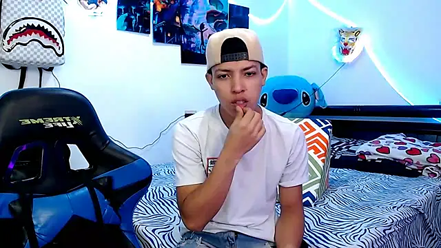 Snapshot of littleyork chatting on 02/05/25, 04:36 littleyork online show from 02/05/25, 04:36