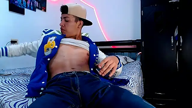 Snapshot of littleyork chatting on 02/10/25, 11:57 littleyork online show from 02/10/25, 11:57