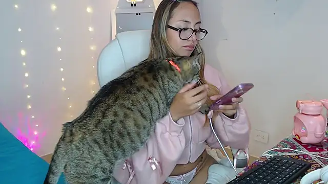 Gabi morales online show from 11/12/25, 06:36