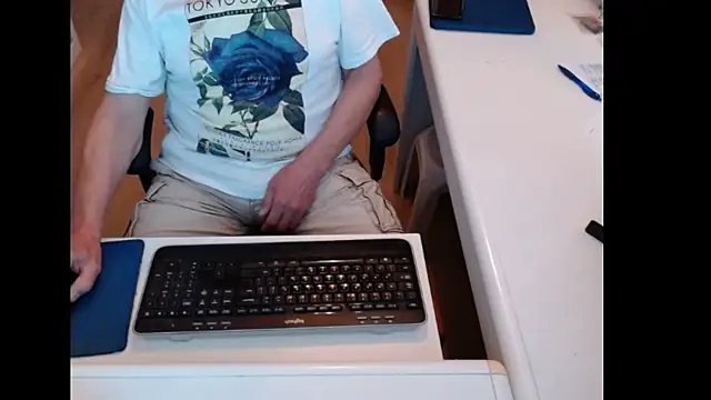 Snapshot of dutchpornking chatting on 06/03/26, 03:28 dutchpornking online show from 06/03/26, 03:28