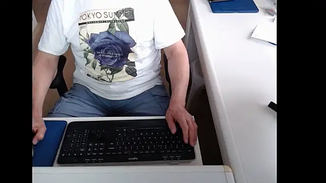 Snapshot of dutchpornking chatting on 06/04/26, 05:46 dutchpornking online show from 06/04/26, 05:46