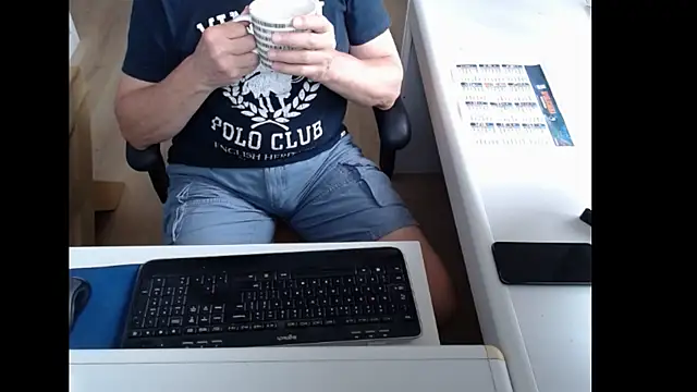 Snapshot of dutchpornking chatting on 06/17/26, 07:00 dutchpornking online show from 06/17/26, 07:00