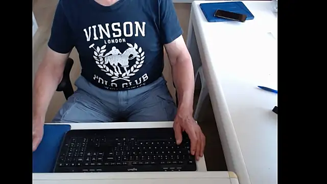Snapshot of dutchpornking chatting on 06/18/26, 06:13 dutchpornking online show from 06/18/26, 06:13