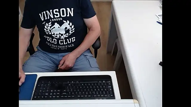 Snapshot of dutchpornking chatting on 06/18/26, 10:52 dutchpornking online show from 06/18/26, 10:52