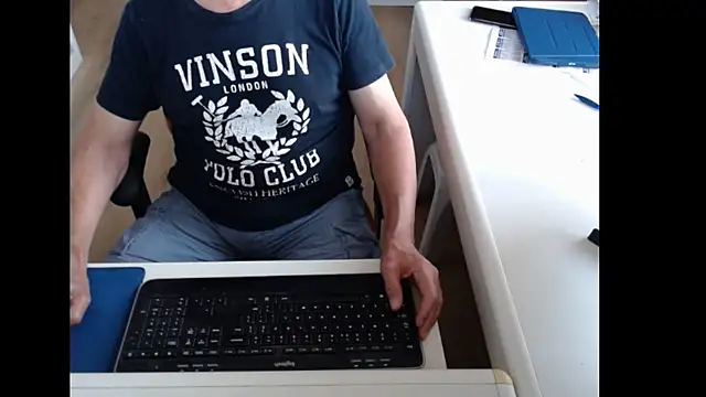 Snapshot of dutchpornking chatting on 06/19/26, 06:29 dutchpornking online show from 06/19/26, 06:29