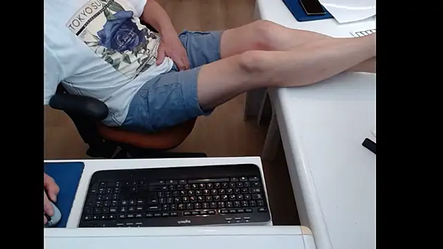 Snapshot of dutchpornking chatting on 06/27/26, 01:17 dutchpornking online show from 06/27/26, 01:17