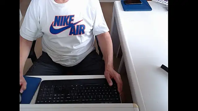 Snapshot of dutchpornking chatting on 07/05/26, 06:20 dutchpornking online show from 07/05/26, 06:20