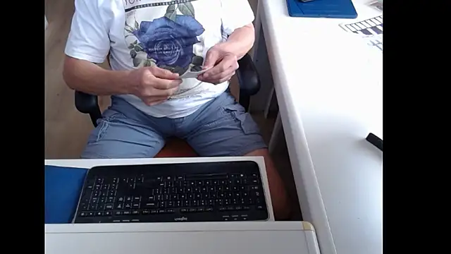Snapshot of dutchpornking chatting on 07/07/26, 11:36 dutchpornking online show from 07/07/26, 11:36