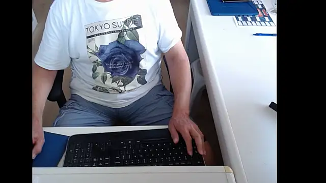 Snapshot of dutchpornking chatting on 07/09/26, 06:06 dutchpornking online show from 07/09/26, 06:06