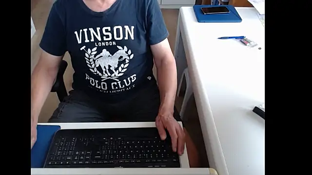 Snapshot of dutchpornking chatting on 07/17/26, 06:20 dutchpornking online show from 07/17/26, 06:20