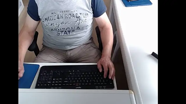 Snapshot of dutchpornking chatting on 07/23/26, 06:11 dutchpornking online show from 07/23/26, 06:11
