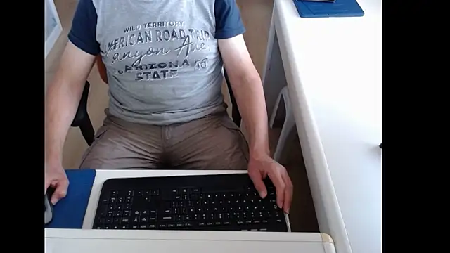 Snapshot of dutchpornking chatting on 07/28/26, 06:20 dutchpornking online show from 07/28/26, 06:20