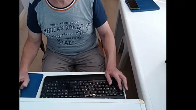 Snapshot of dutchpornking chatting on 07/28/26, 01:43 dutchpornking online show from 07/28/26, 01:43