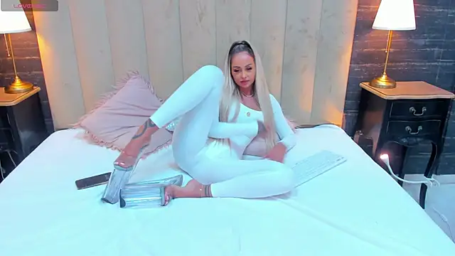 Snapshot of MelanieLexxx chatting on 12/19/24, 06:45 MelanieLexxx online show from 12/19/24, 06:45