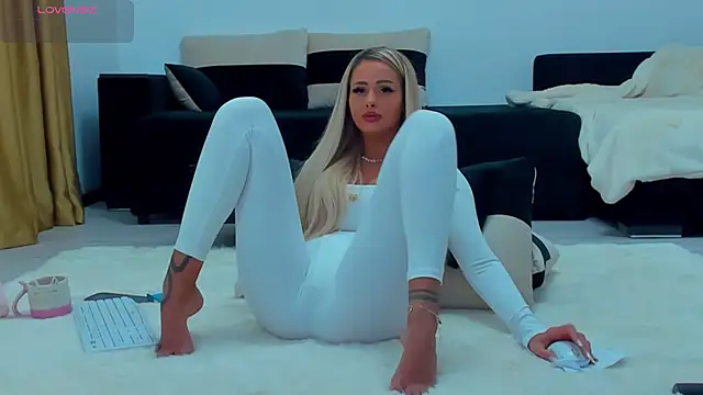 Snapshot of MelanieLexxx chatting on 01/01/25, 01:27 MelanieLexxx online show from 01/01/25, 01:27