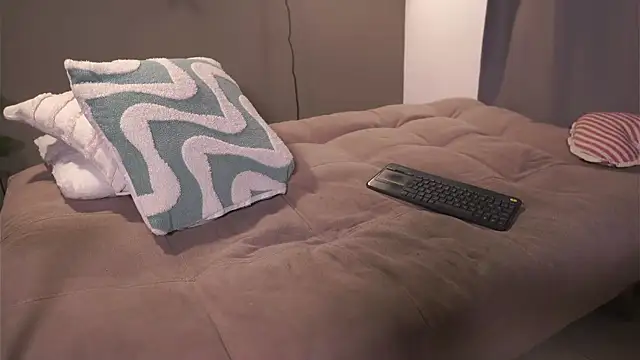 Snapshot of HannahEvanss chatting on 02/11/26, 11:48 HannahEvanss online show from 02/11/26, 11:48