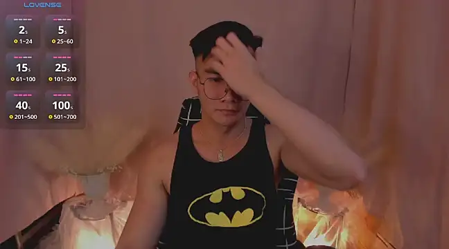 Snapshot of 000batman000 chatting on 12/11/24, 10:25 000batman000 online show from 12/11/24, 10:25