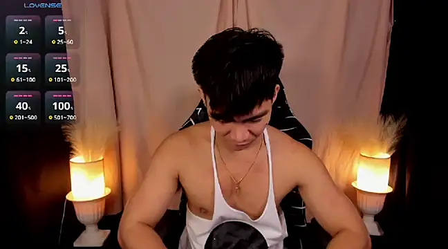 Snapshot of 000batman000 chatting on 01/30/25, 02:06 000batman000 online show from 01/30/25, 02:06