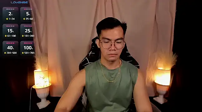 Snapshot of 000batman000 chatting on 02/13/25, 12:57 000batman000 online show from 02/13/25, 12:57