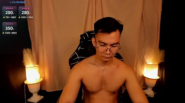 Snapshot of 000batman000 chatting on 02/17/25, 03:36 000batman000 online show from 02/17/25, 03:36