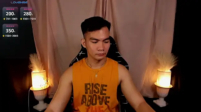 Snapshot of 000batman000 chatting on 02/18/25, 01:33 000batman000 online show from 02/18/25, 01:33