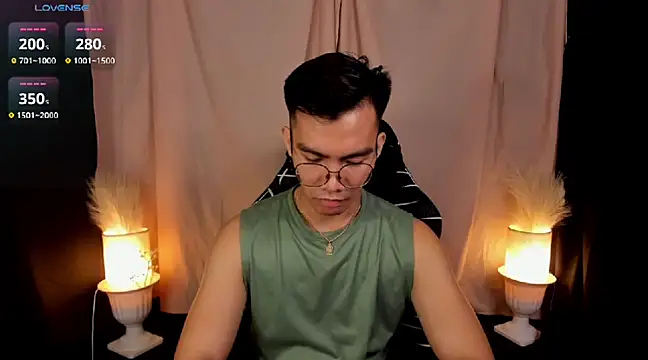 Snapshot of 000batman000 chatting on 02/19/25, 01:40 000batman000 online show from 02/19/25, 01:40