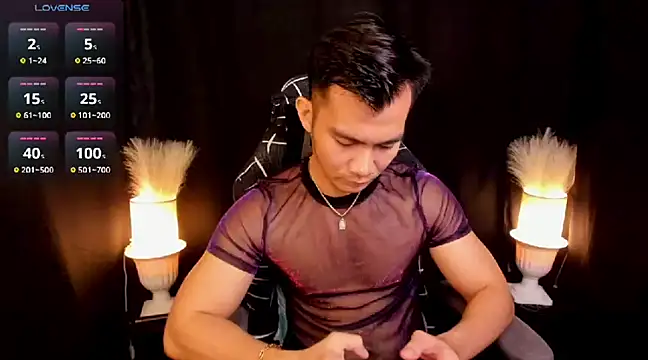 Snapshot of 000batman000 chatting on 02/27/25, 02:32 000batman000 online show from 02/27/25, 02:32