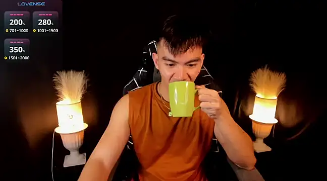 Snapshot of 000batman000 chatting on 03/05/25, 12:33 000batman000 online show from 03/05/25, 12:33